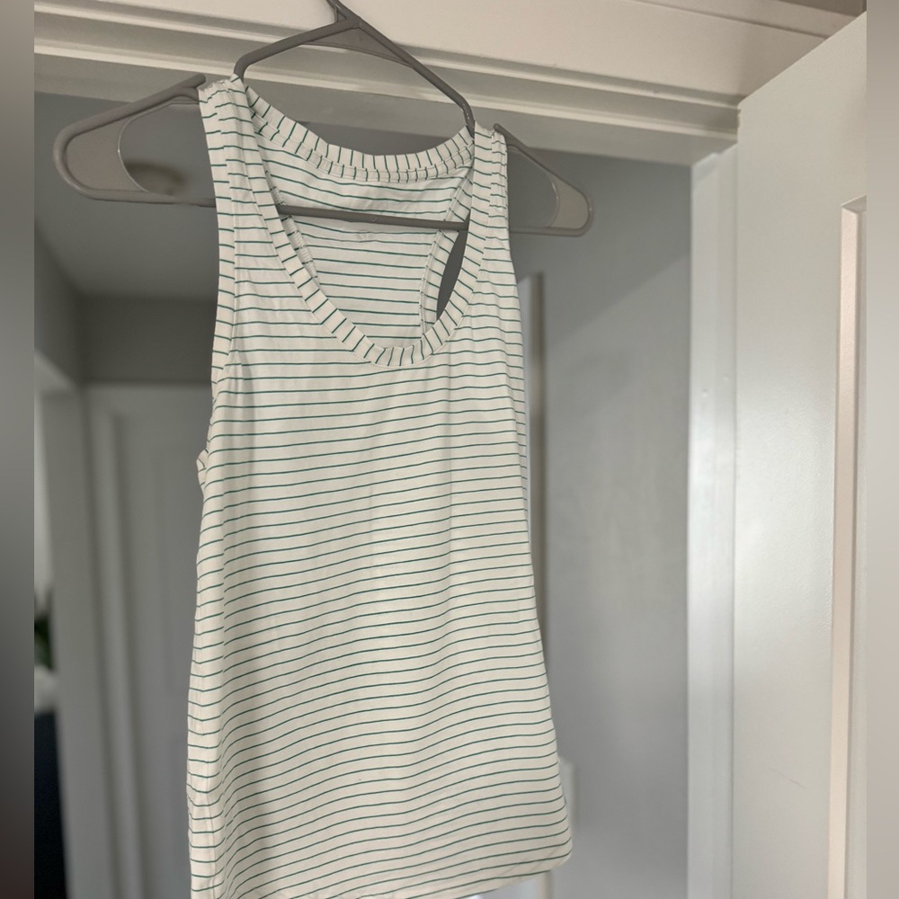 Lulu Lemon: Stripped size 6 workout top